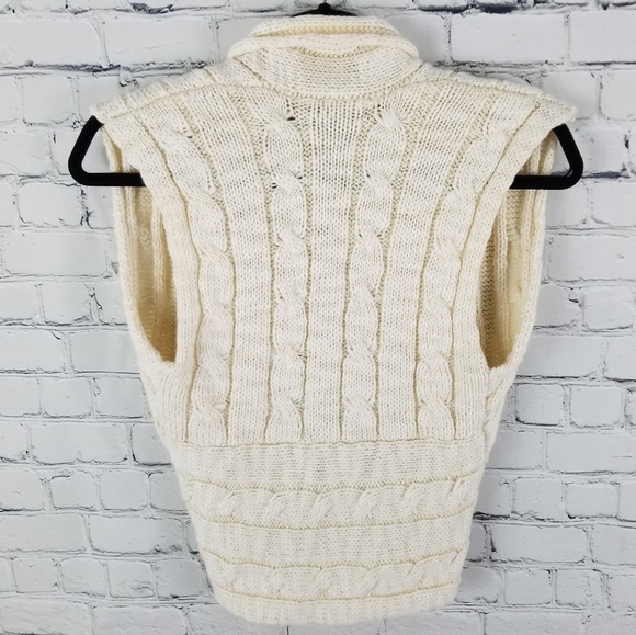 🇨🇦 Cable Knit Sleeveless Shrug Vest - Picture 3 of 6